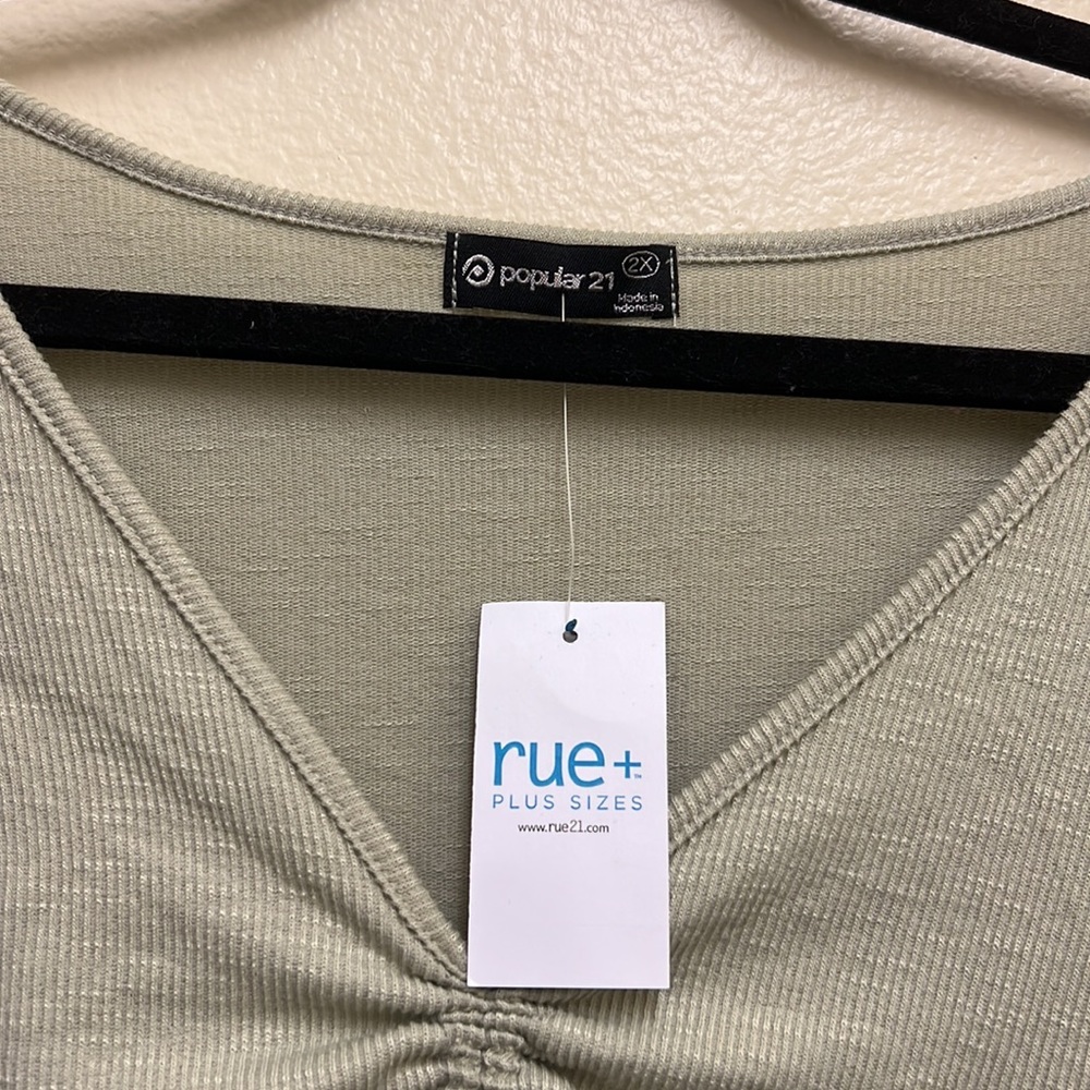 Trendy Plus Size Top - Picture 2 of 4